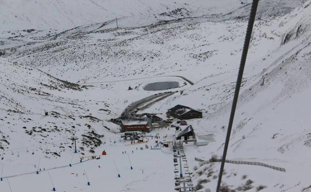 El puerto leonés de San Isidro roza los seis bajo cero y se convierte en el punto más frío del país