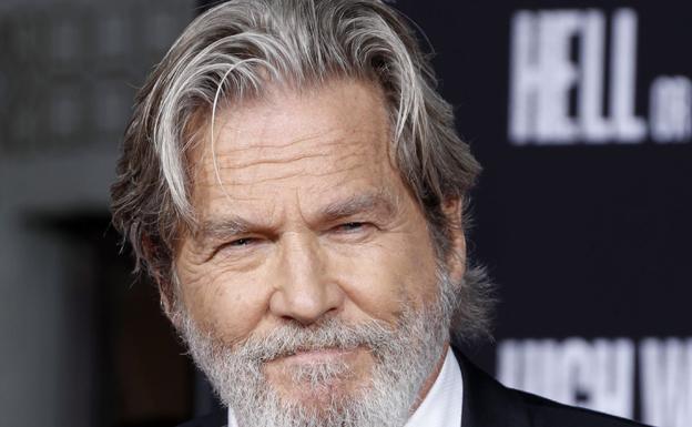 Jeff Bridges aparece con la cabeza rapada después de anunciar que padece cáncer