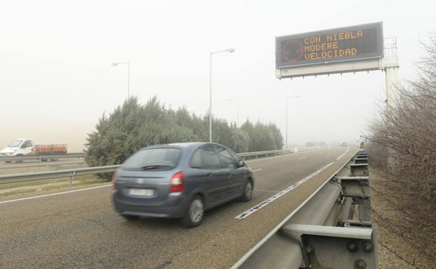 La niebla complica la circulación en carreteras de Valladolid, Ávila y Salamanca