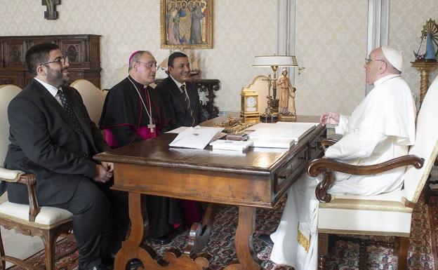 El Papa Francisco recibe en el Vaticano al obispo de Ávila