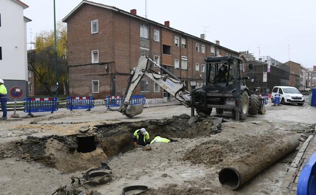 El asfaltado retrasa la apertura del túnel de Vadillos, cuyo cierre colapsó el centro