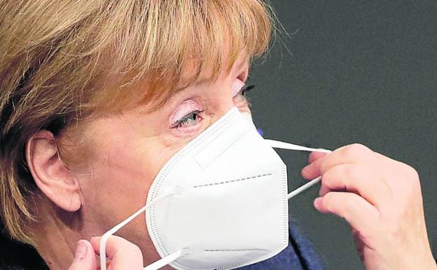 Merkel regresa a la cresta de la ola en plena pandemia