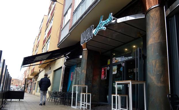 Dos detenidos por apuñalar a un joven de 28 años a la puerta de un bar de La Victoria en Valladolid