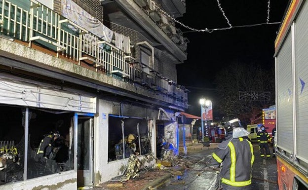 Dos comercios explotan en Santa María del Tiétar (Ávila)