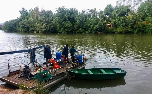 Un buzo localiza nuevos restos sumergidos del Espolón Viejo del Pisuerga en Valladolid