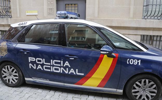 Huye tras robar dos iPhone de alta gama al descuido en un comercio de Palencia