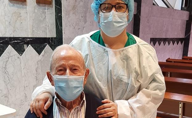 Los primeros residentes de Castilla y León en vacunarse: «No hemos sentido nada»