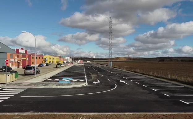 Villares estrena un aparcamiento en superficie dotado con 150 plazas en la calle Gutenberg