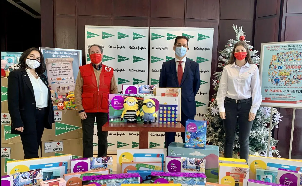 El Corte Inglés de Salamanca entrega a Cruz juguetes donados por clientes y empleados | El Norte Castilla