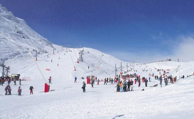La estación leonesa de Valle Laciana Leitariegos reabre al público con 3,5 kilómetros esquiables