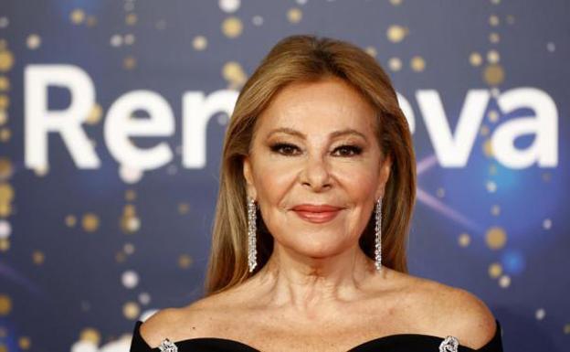Ana Obregón muestra el guión de las Campanadas