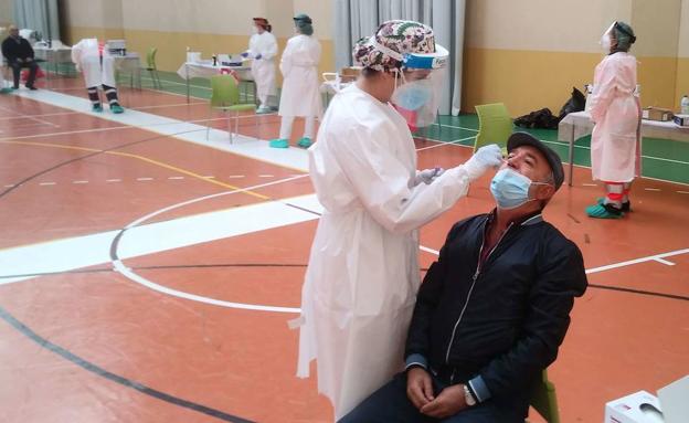 Cribado masivo en la localidad soriana de Almazán tras la aparición de veinte casos