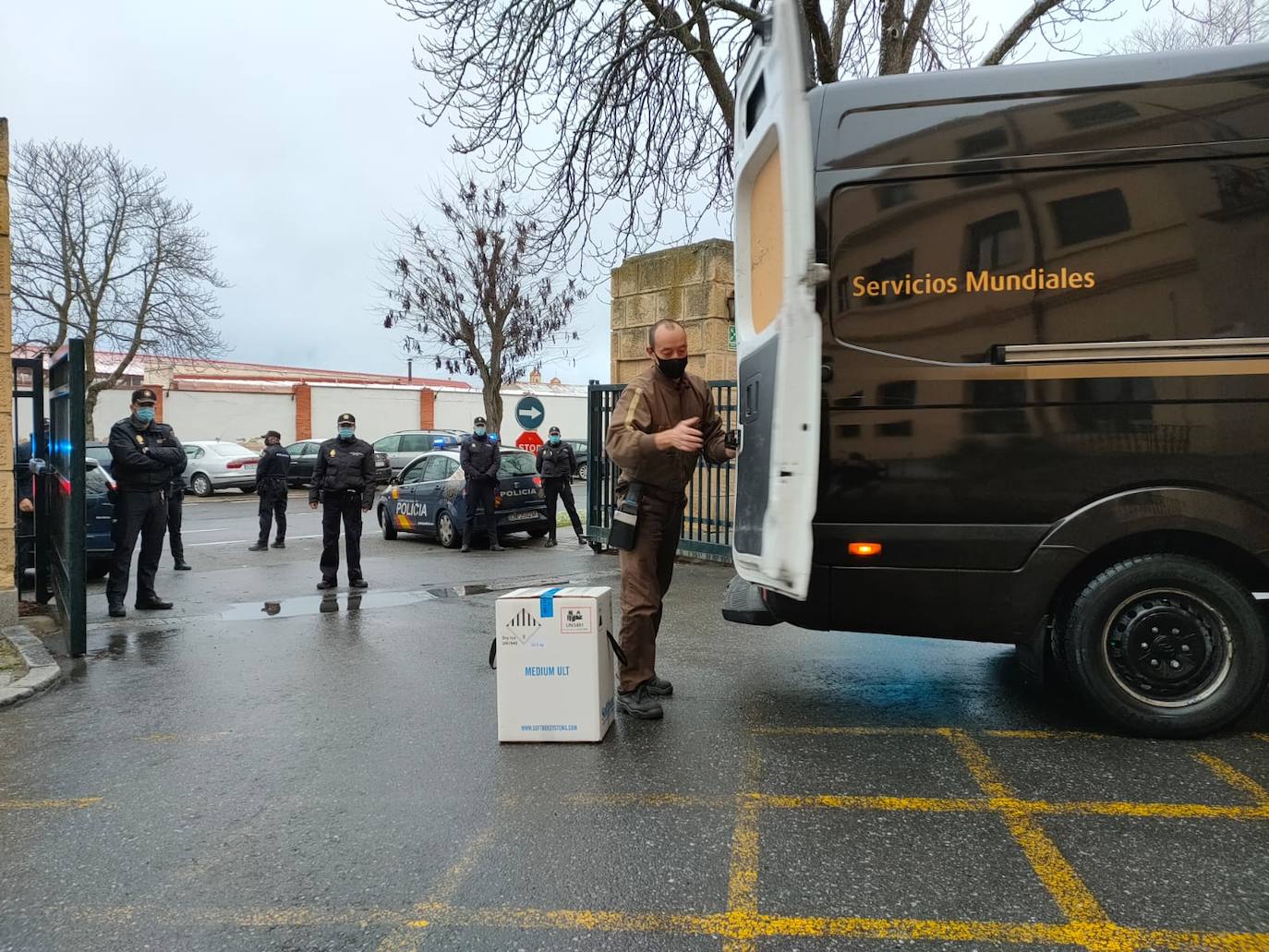 Sanidad programa en León diez 'equipos covid' con dos enfermeras y un conductor para aplicar la vacuna