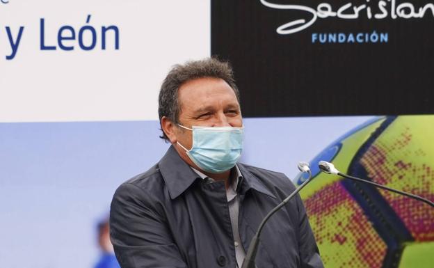 Eusebio Sacristán permanece estable, pero sigue en coma inducido