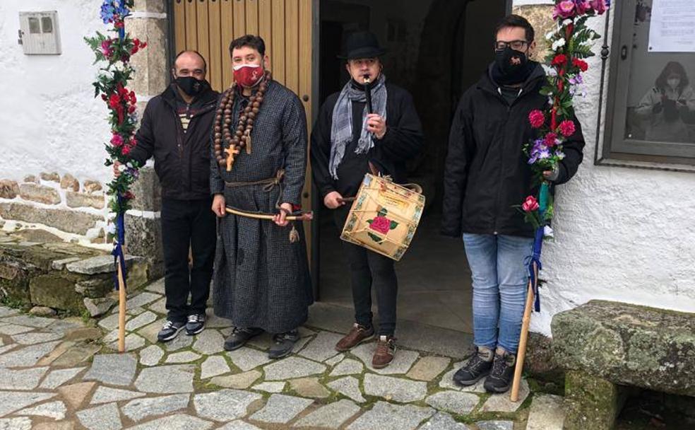 El Perrero celebra la vida por las calles de Nava de Francia