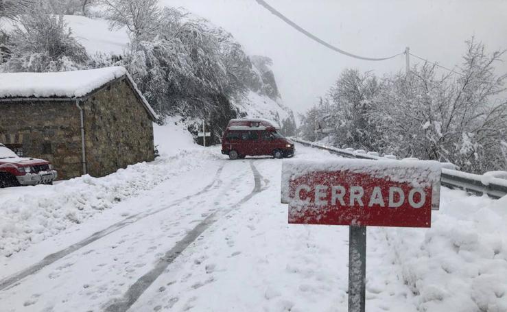 La nieve obliga al embolsamiento de camiones en la A-67 en Aguilar de Campoo y en la AP-1 en Miranda de Ebro y Rubena