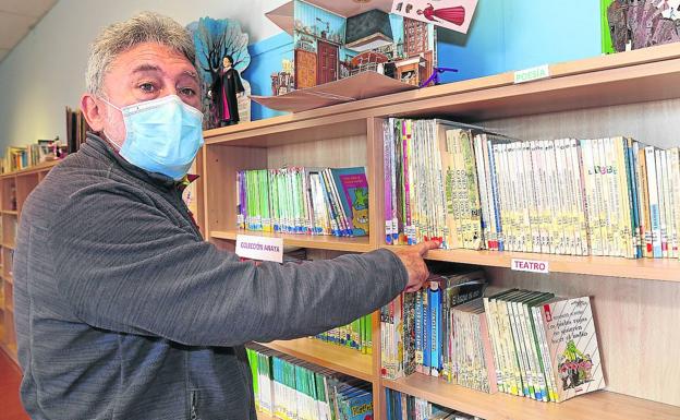 Un profesor honorífico para devolver la lectura a los niños del Tello Téllez