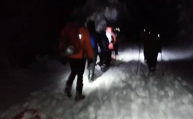 Complicado rescate de una mujer y sus dos hijos que se perdieron en la zona de Navafría