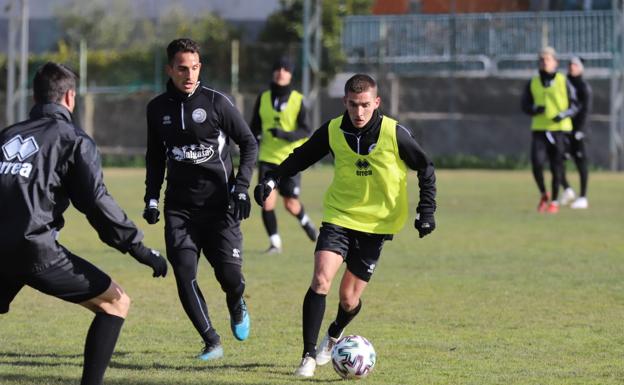 Íñigo Muñoz, un extremo desde la Segunda División para Unionistas