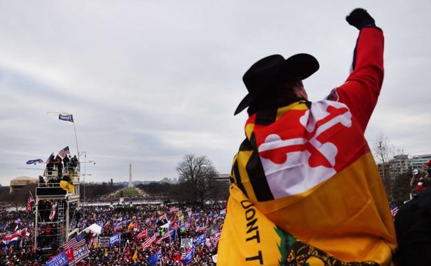 Los trumpistas, desde aquí