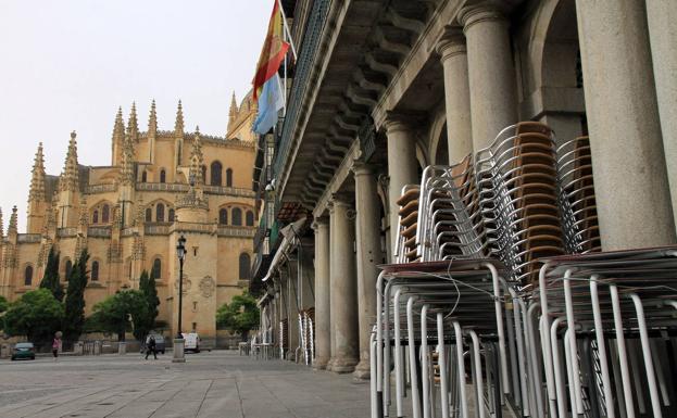 Bares y restaurantes de Segovia cerrarán dos semanas por el descontrol del virus, pero mantienen las terrazas