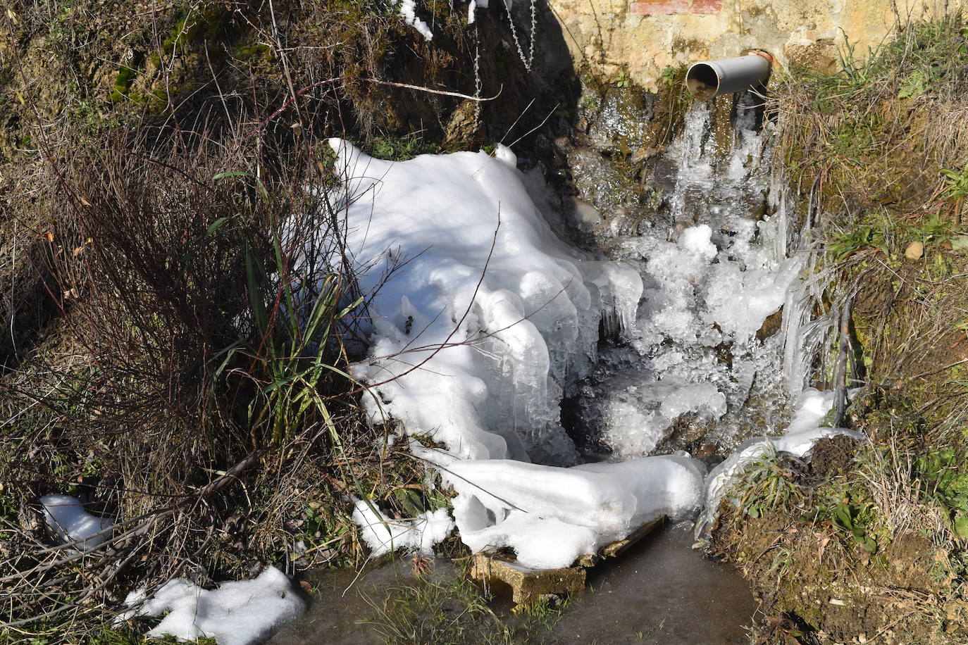 Una improvisada pista de esquí en el Golobar