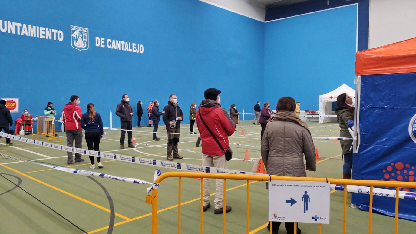 Más de mil nuevos casos en un día en Castilla y León anticipan el despegue de la covid-19
