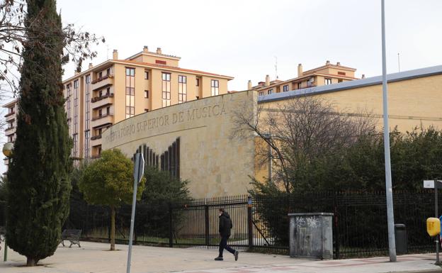 90 de los 96 profesores del Conservatorio Superior regional ven amenazada su plaza