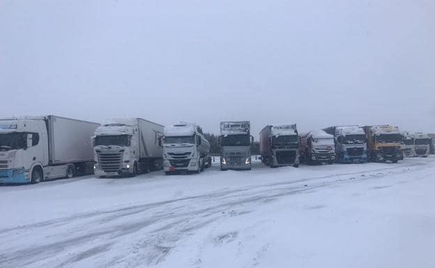 Más de 3.200 camiones han sido embolsados en las últimas horas en autovías de Castilla y León