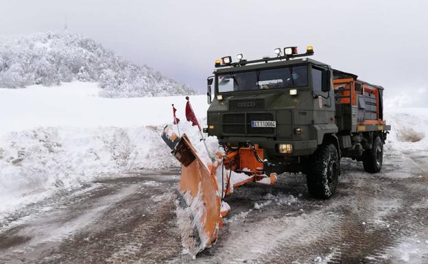 La nieve se asoma a Burgos y empieza a ocasionar problemas en el tráfico