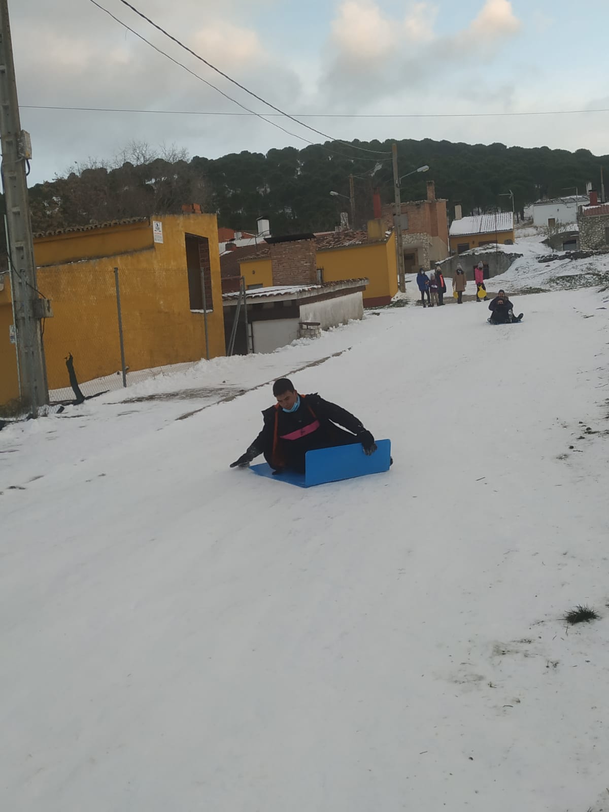 Los pueblos de Valladolid empiezan a limpiar el hielo