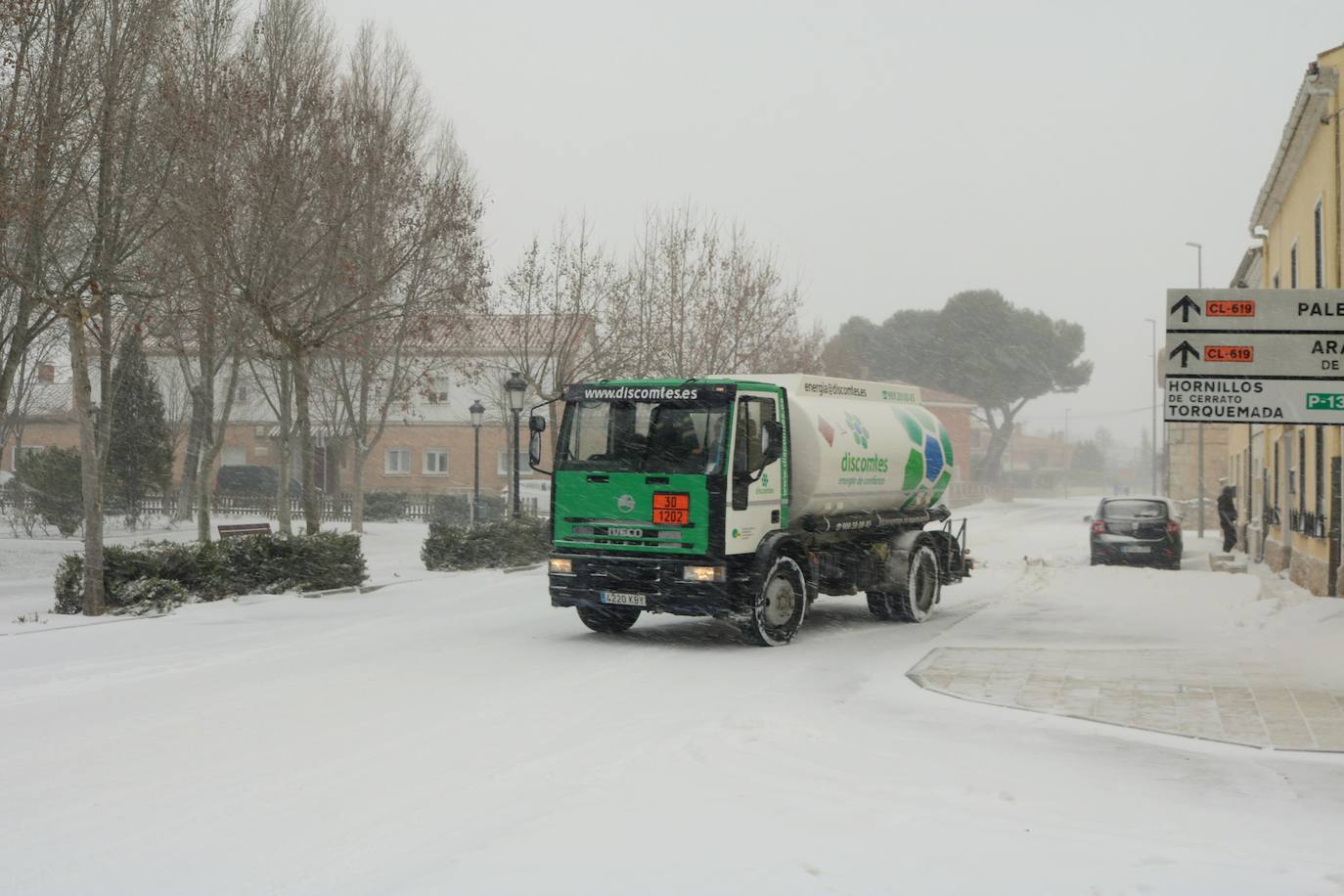 El Cerrato mantiene 16 tramos de carreteras cerrados por la nieve