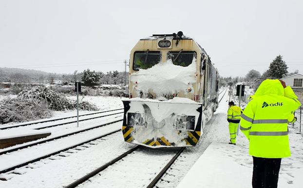 Renfe restablece el servicio entre Castilla y León y Madrid y las conexiones con el norte