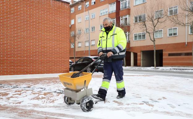 El PSOE reclama más medios para la retirada de nieve y hielo en los barrios de Salamanca