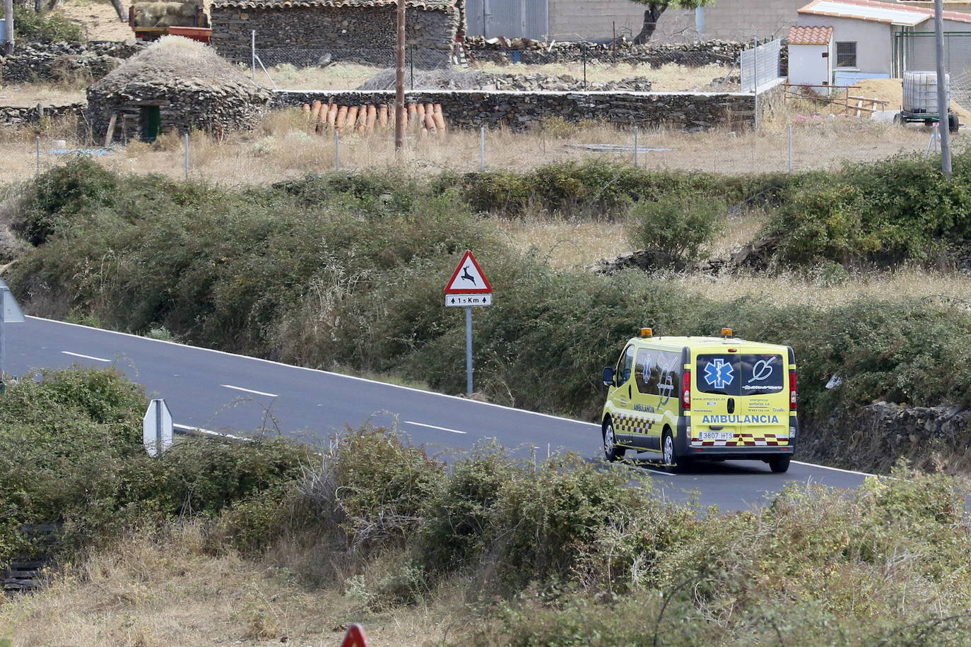 Una mujer herida tras la salida de vía de un turismo en la CL-517 en Peralejos de Abajo