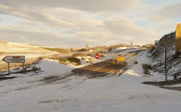 La nieve impide la circulación en 25 puertos y carreteras secundarias de Castilla y León