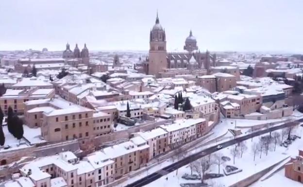 'Turismo de Salamanca' emite un vídeo a vista de pájaro que realza la estampa monumental de la ciudad nevada