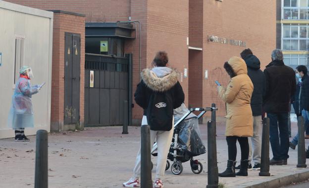 La velocidad de los contagios de covid se duplica y los ingresos son muy graves en la tercera ola en la región