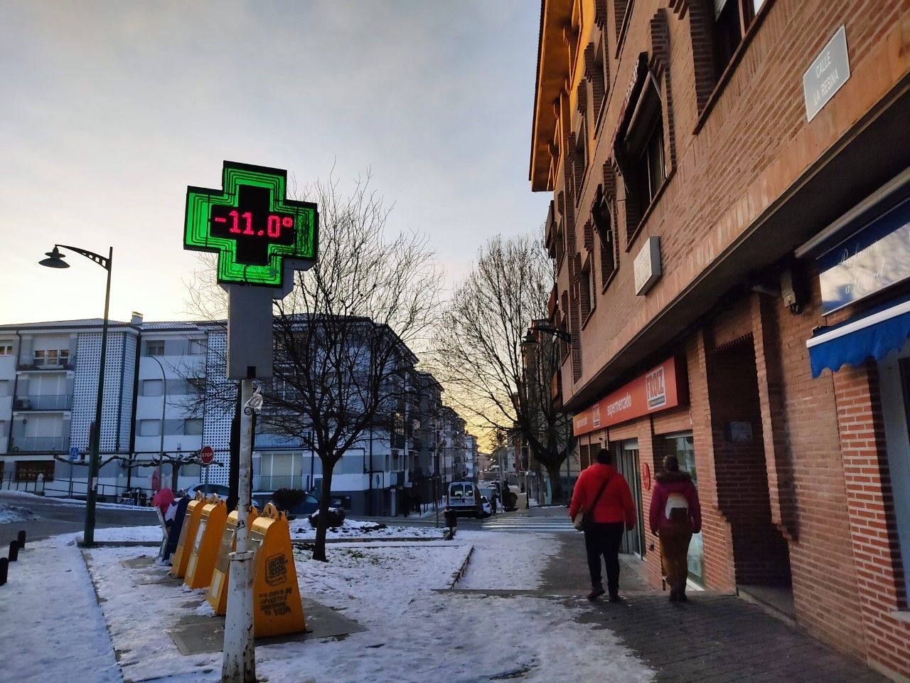 Muertos de frío, pero en pie