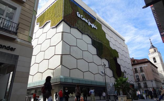 Los centros comerciales de Castilla y León llevan sin abrir más del 40% del último año