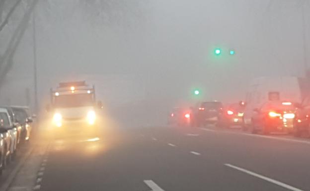 La niebla cobra protagonismo y condiciona la circulación en Valladolid, Palencia y Burgos