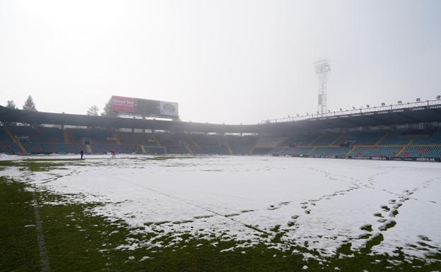 El Helmántico sigue cubierto de nieve a dos días de recibir al Deportivo