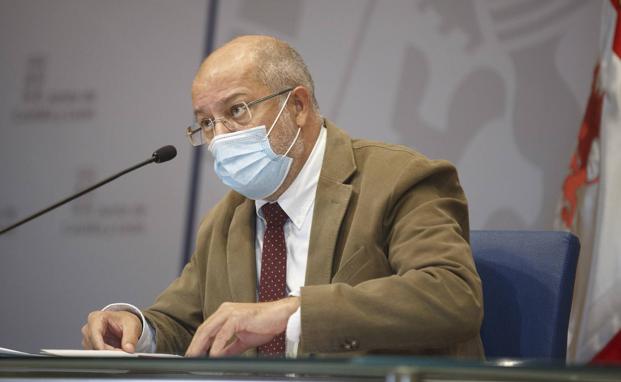 La Junta impone un toque de queda a las ocho que el Ministerio considera fuera de la ley