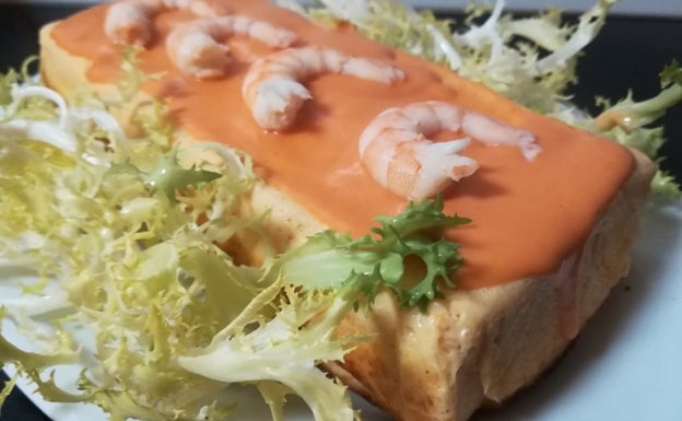 Sencillo y nutritivo pastel de merluza con langostinos