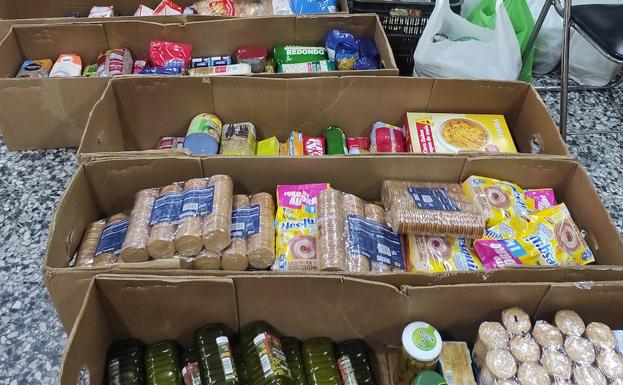 Solidaridad cofrade: las hermandades de Gloria de Valladolid reúnen 686 kilos de comida para el Banco de Alimentos