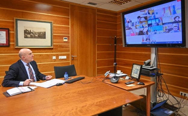 Carnero pide más fondos para el sector agrario con el Plan de Recuperación