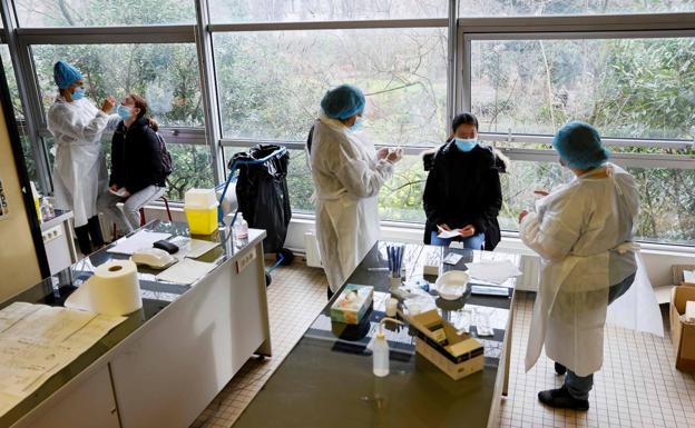 La UE acelerará la vacunación mientras intenta sortear el cierre de fronteras