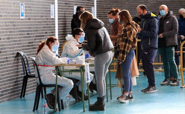 Los brotes activos de contagio superan los 330 en la provincia, con 62 nuevos declarados en 48 horas