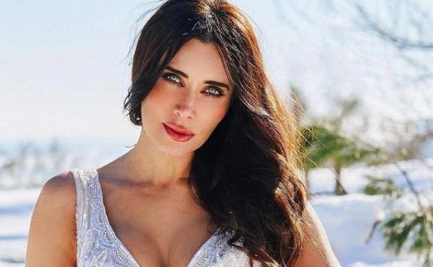 El 'working look' que luce Pilar Rubio en la nieve