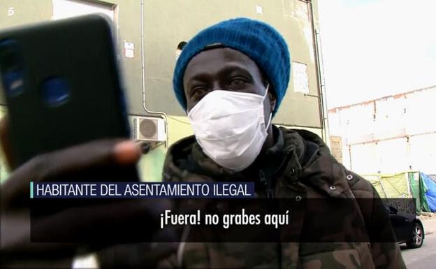 Agredido un reportero de 'El programa de AR' cuando informaba desde la nave incendiada en Badalona